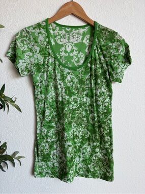Erge Designs Green White Damask Y2K 2000s Era Scoop Neck Tee Women’s Size Medium